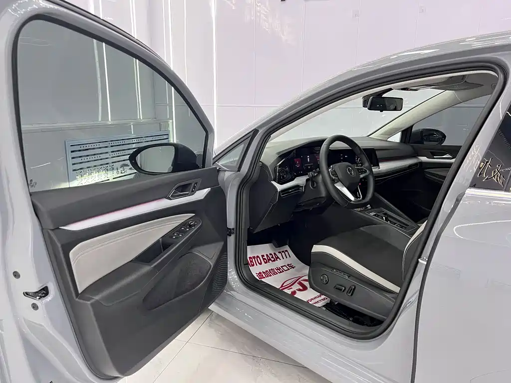 Volkswagen Golf 2023 280TSI DSG Pro