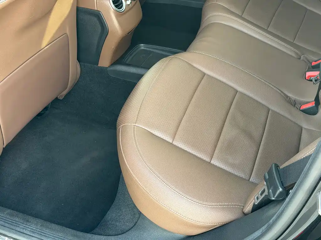 Mercedes-Benz E-Class — миниатюра 13