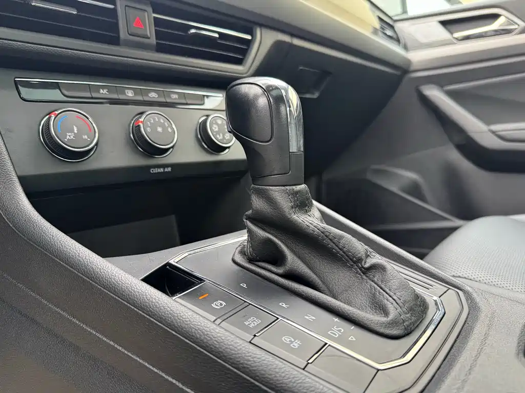 Volkswagen Lavida — миниатюра 6