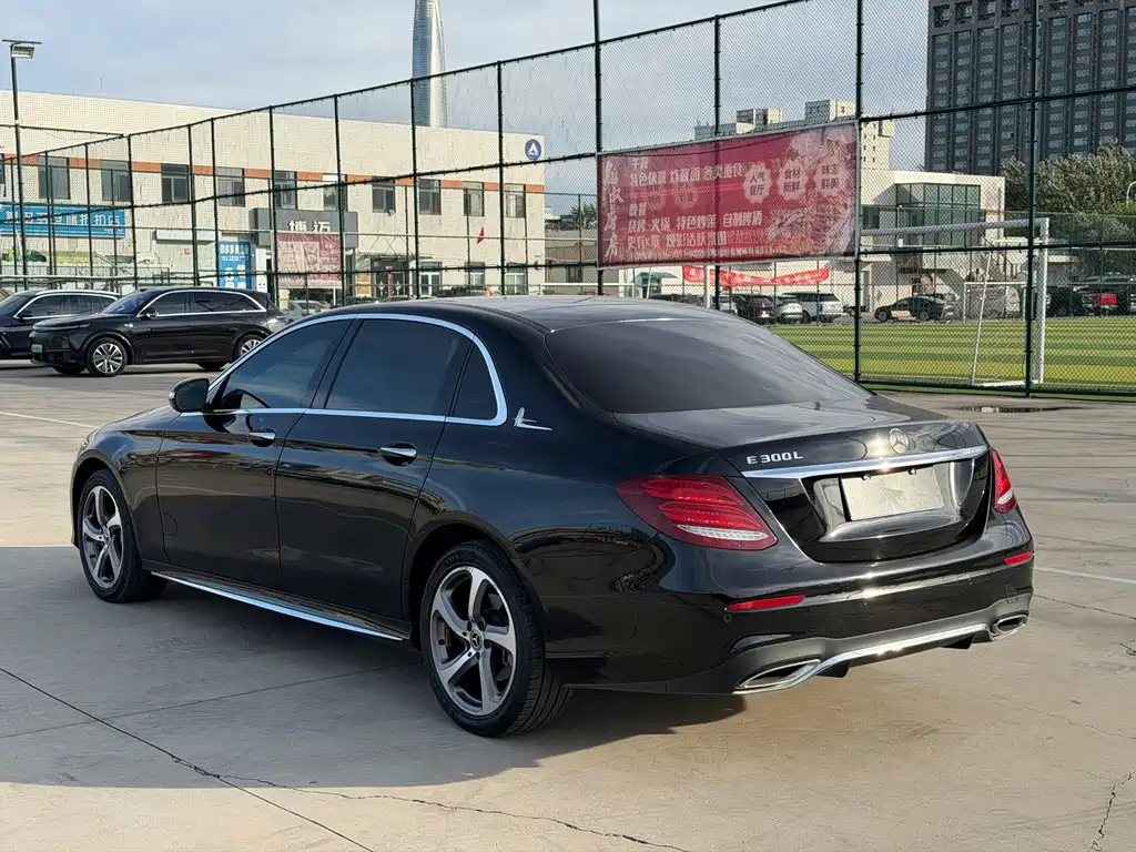Mercedes-Benz E-Class — миниатюра 4