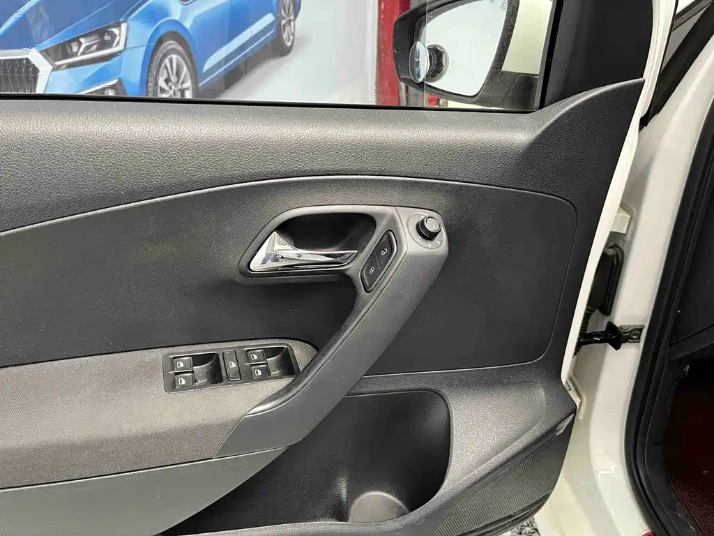 Volkswagen Polo — миниатюра 6