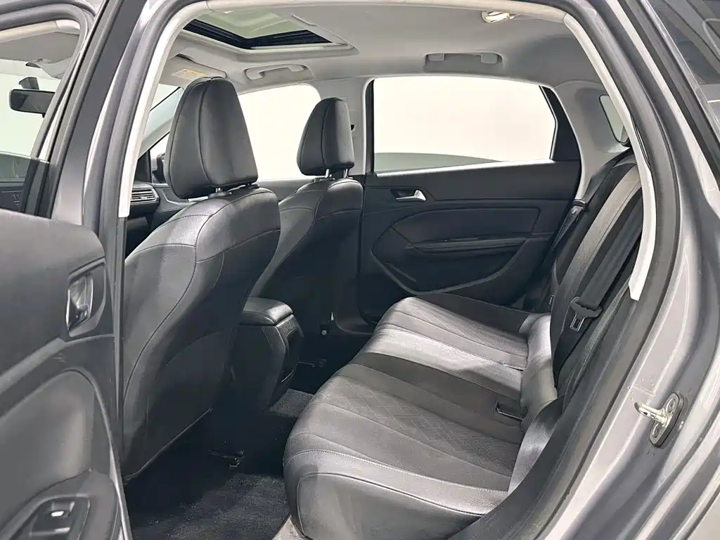 Peugeot 308 — миниатюра 9