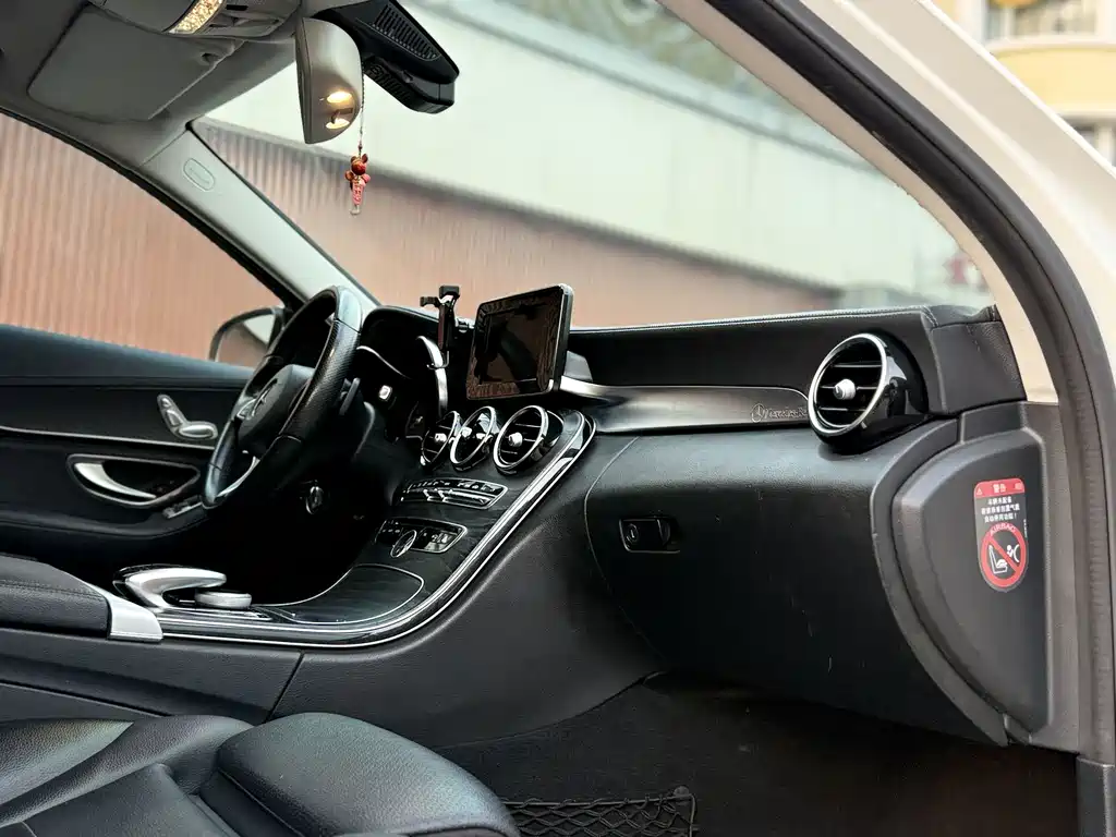 Mercedes-Benz C-Class — миниатюра 4