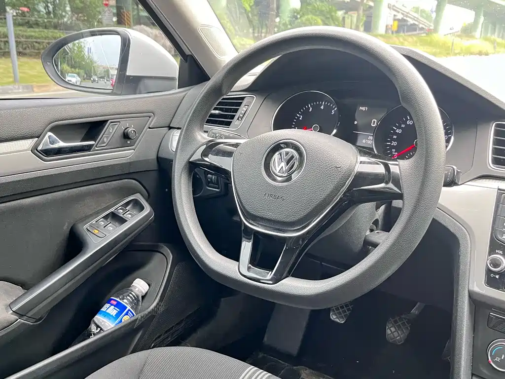 Volkswagen Lamando 2015 230TSI MT