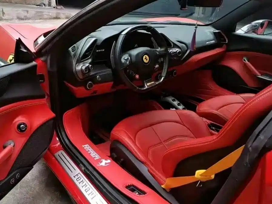 FERRARI 488