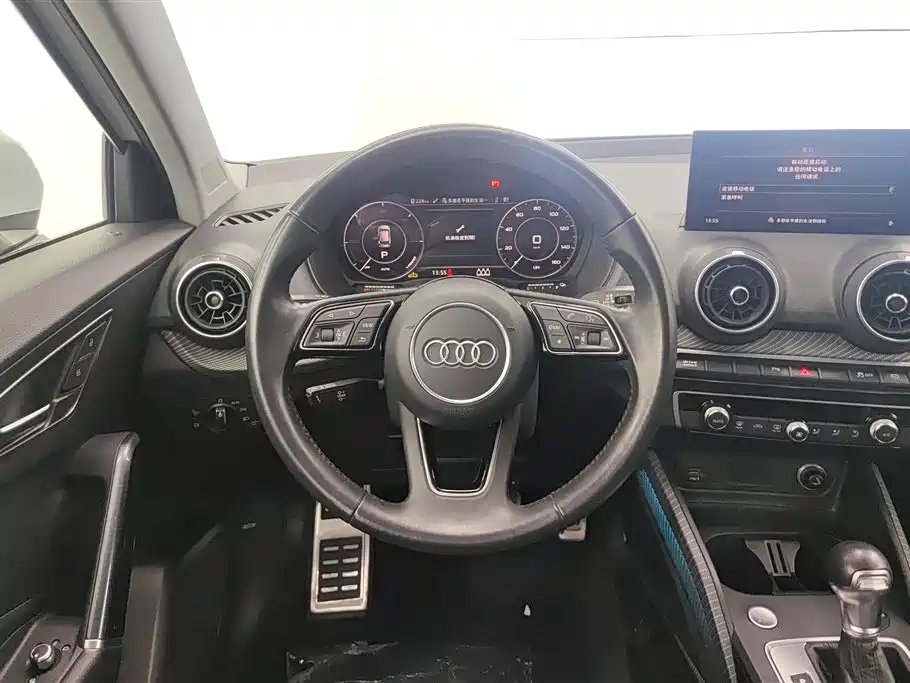 AUDI Q2L E TRON
