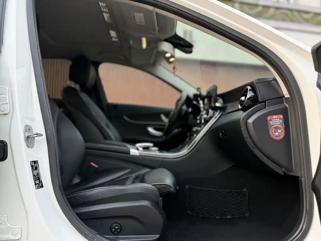 Mercedes-Benz C-Class — миниатюра 17