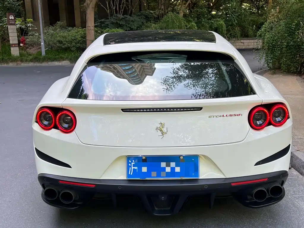 FERRARI GTC4LUSSO
