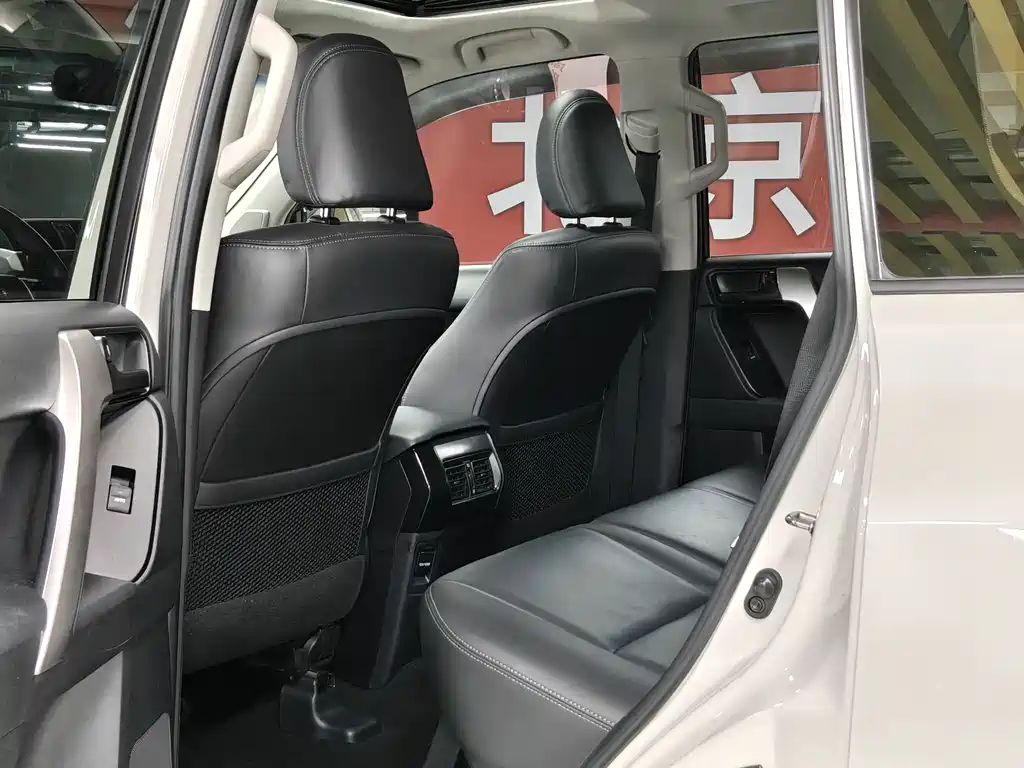Toyota Land Cruiser Prado 2016 2.7L AT Standard