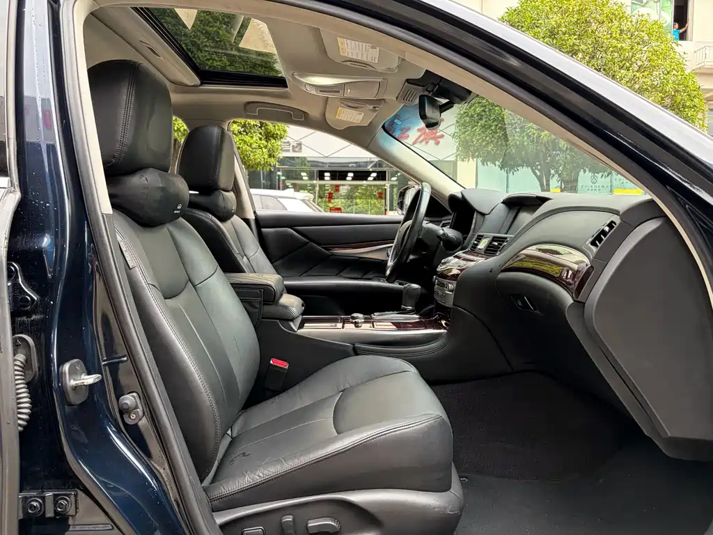 Infiniti Q70 — миниатюра 12