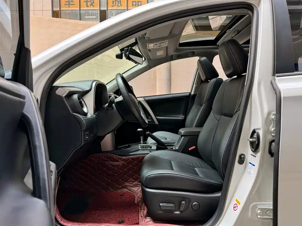 Toyota RAV4 2016 2.5L AT Elite