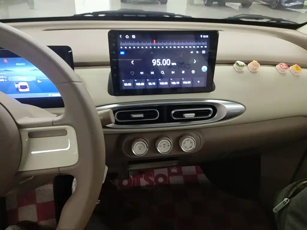 Wuling MINIEV — миниатюра 13