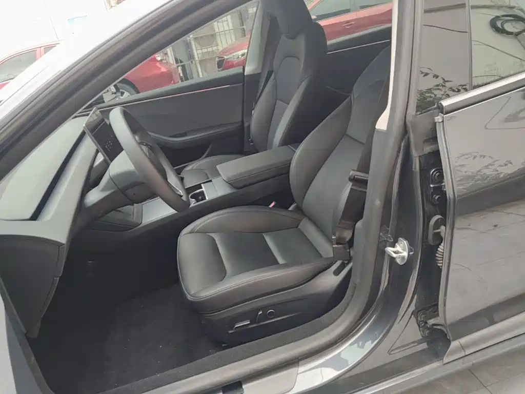 Tesla Model 3 — миниатюра 15