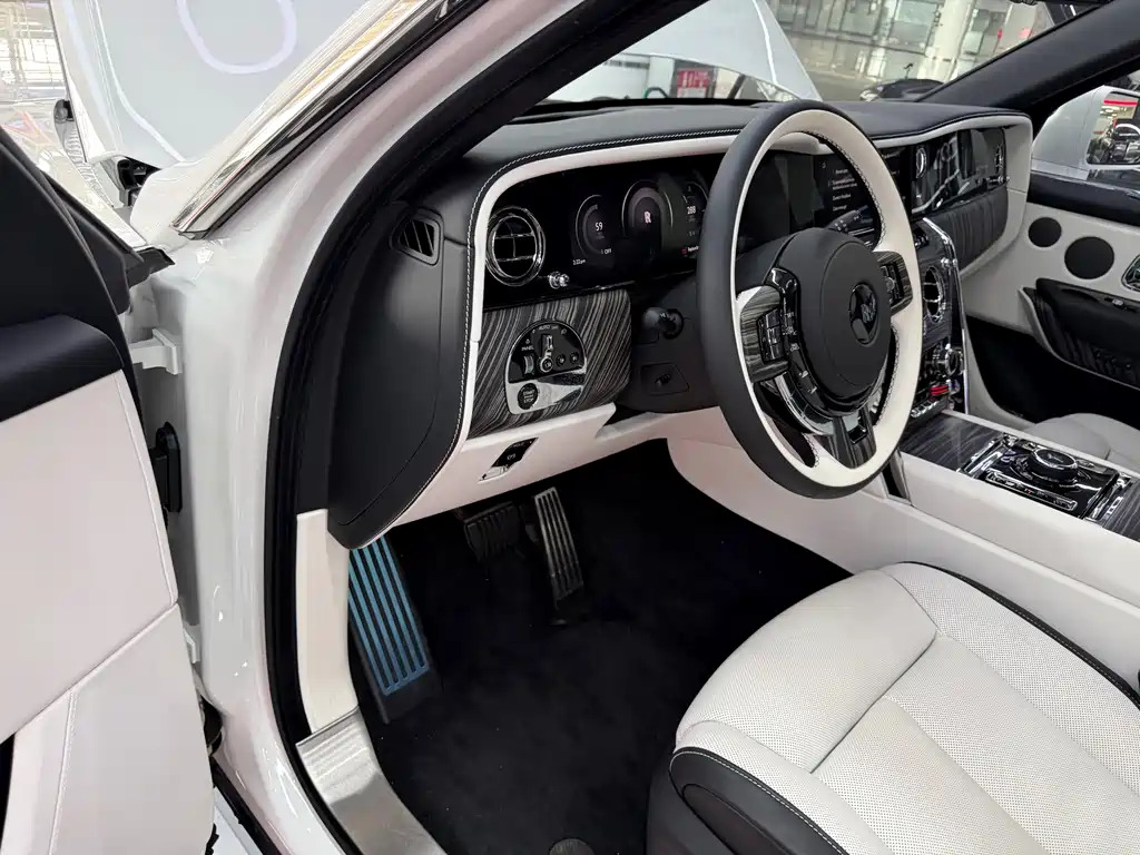 Rolls-Royce Cullinan 2026 6.7T AT