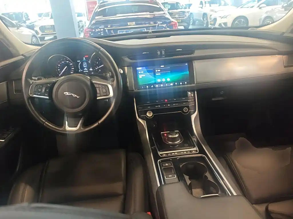 Jaguar XFL — миниатюра 10