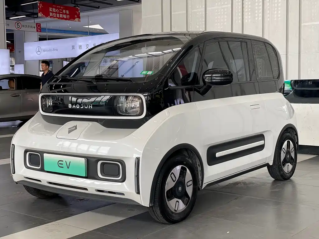 Baojun E300