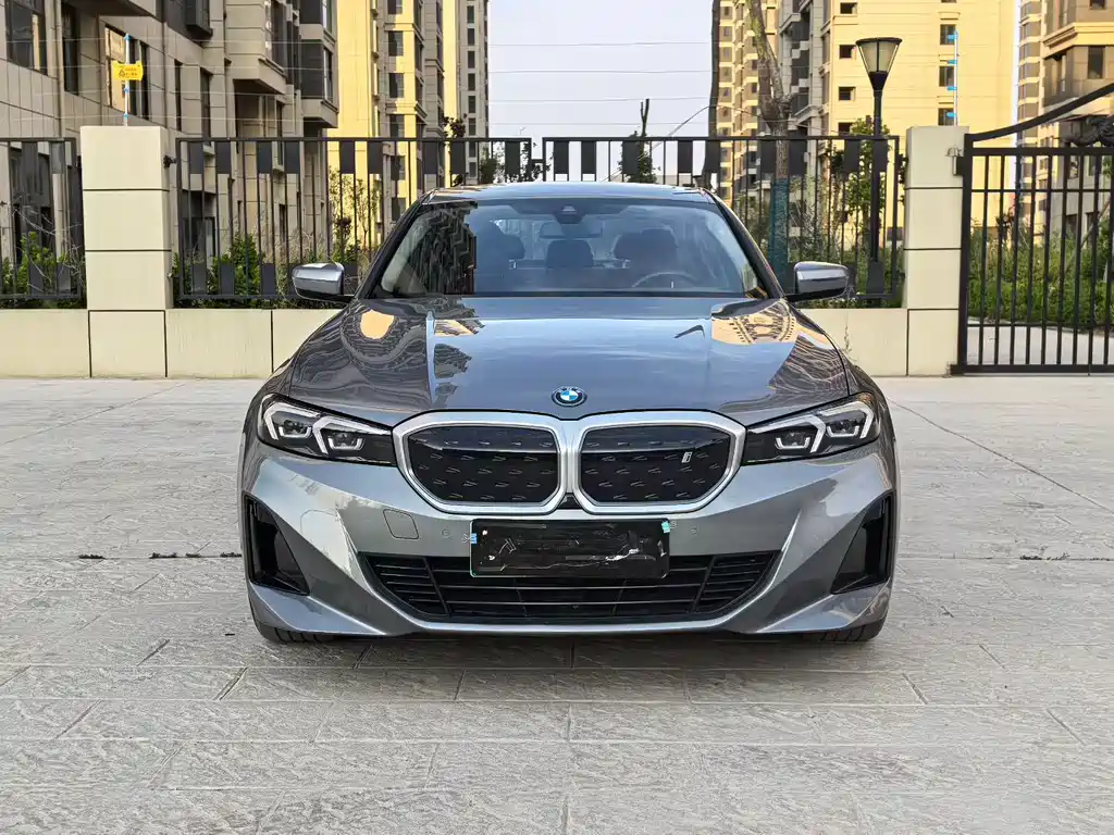 BMW i3 2022 eDrive 35 L