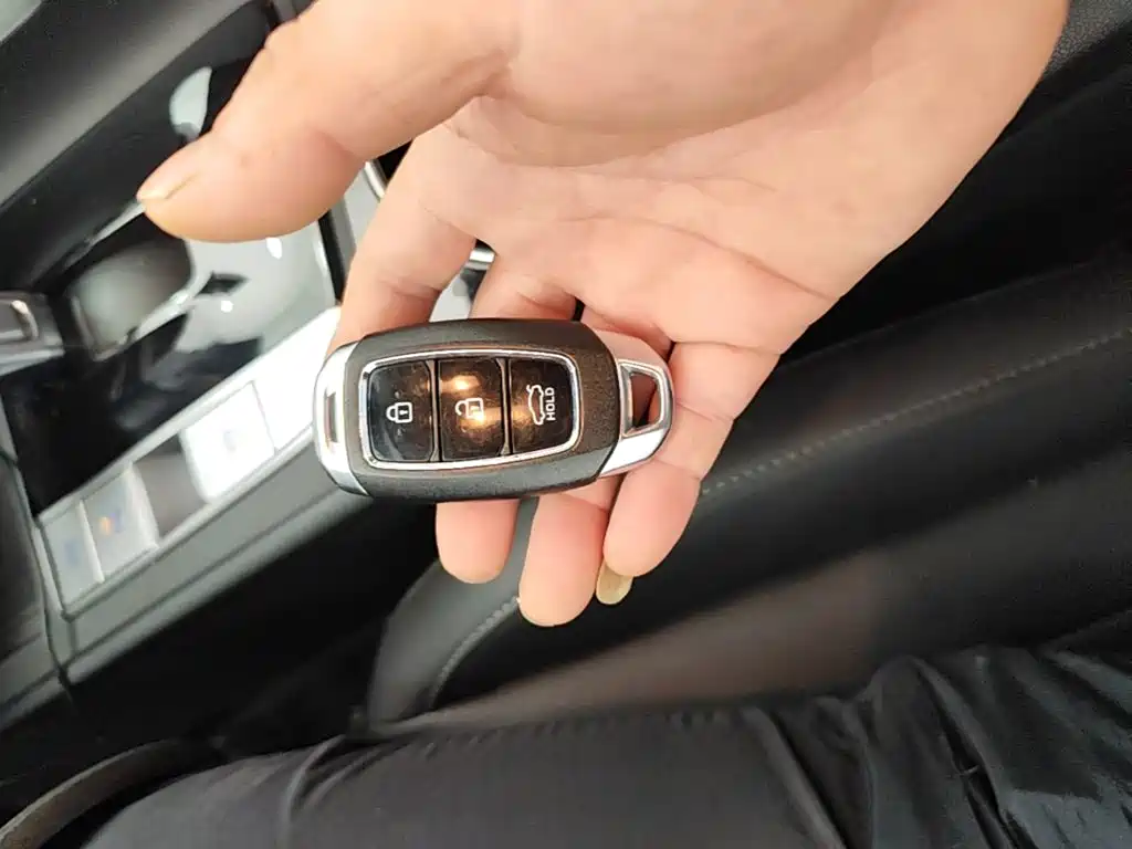 Hyundai Elantra — миниатюра 9