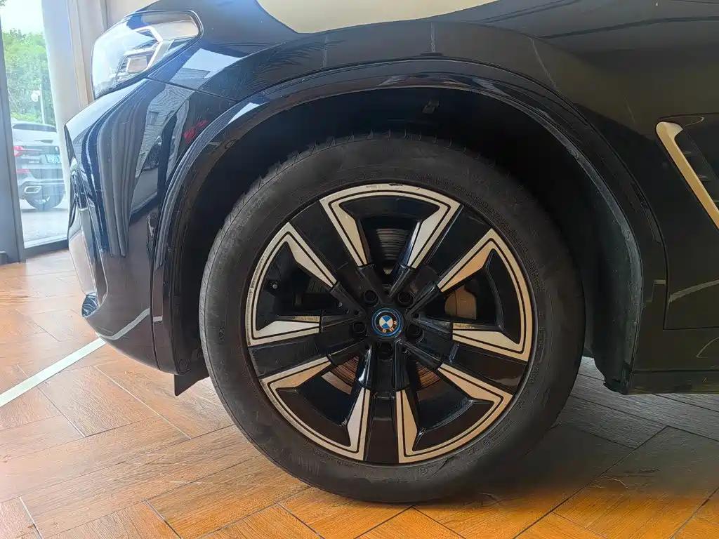 BMW iX3 — миниатюра 15