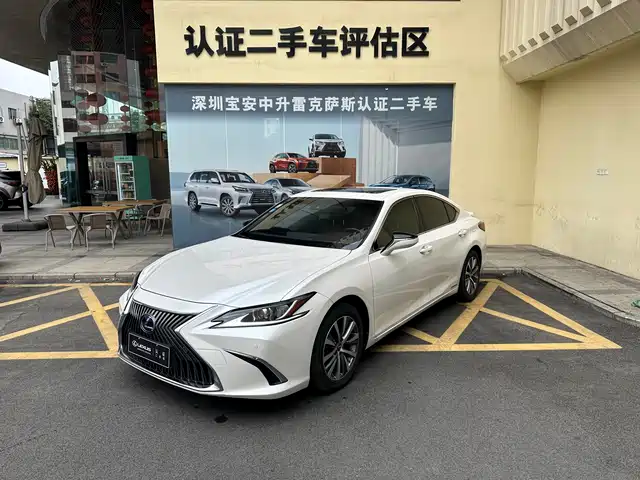 LEXUS ES 2018