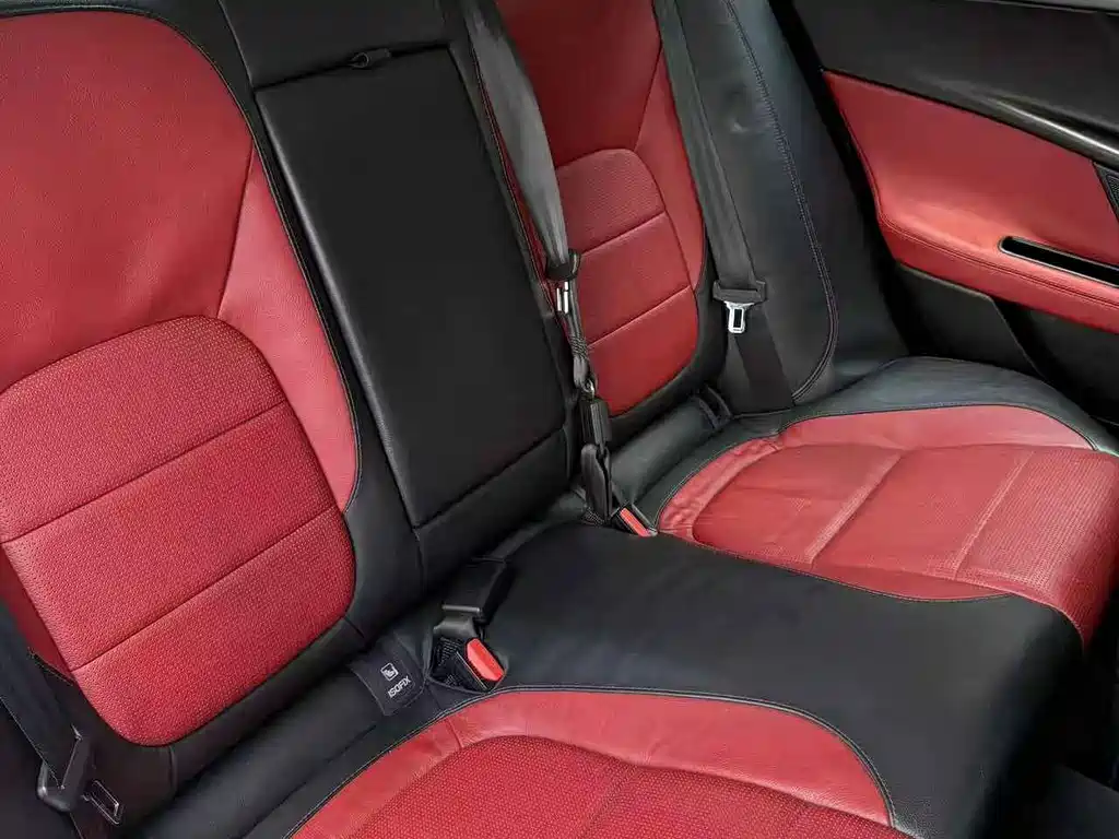 Jaguar XE — миниатюра 9