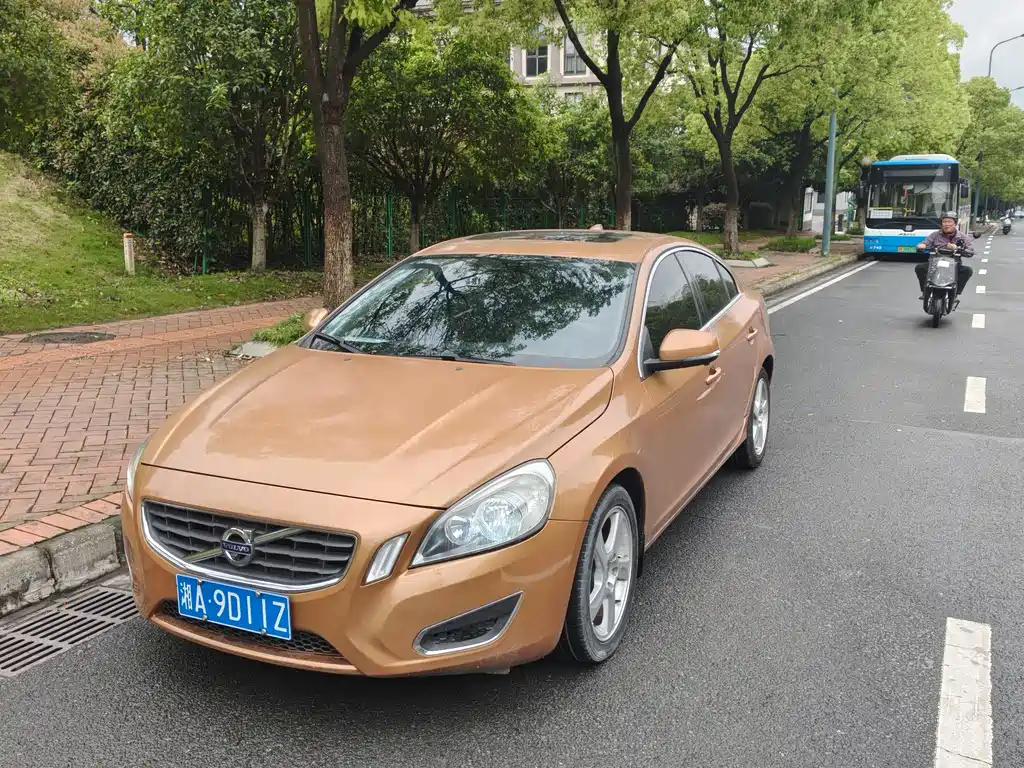 Купить Volvo S60 (Import)