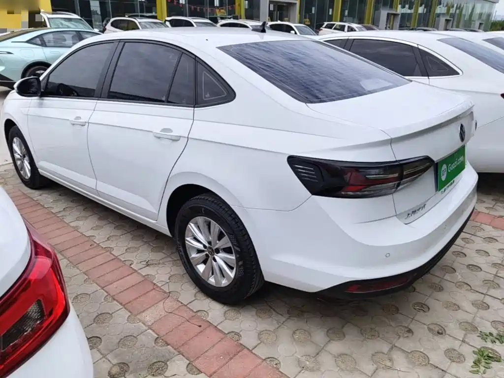 Volkswagen Lavida — миниатюра 5