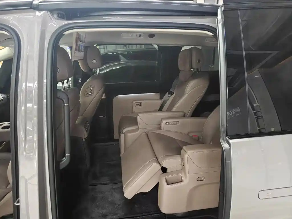 Li Auto MEGA 2025 Home