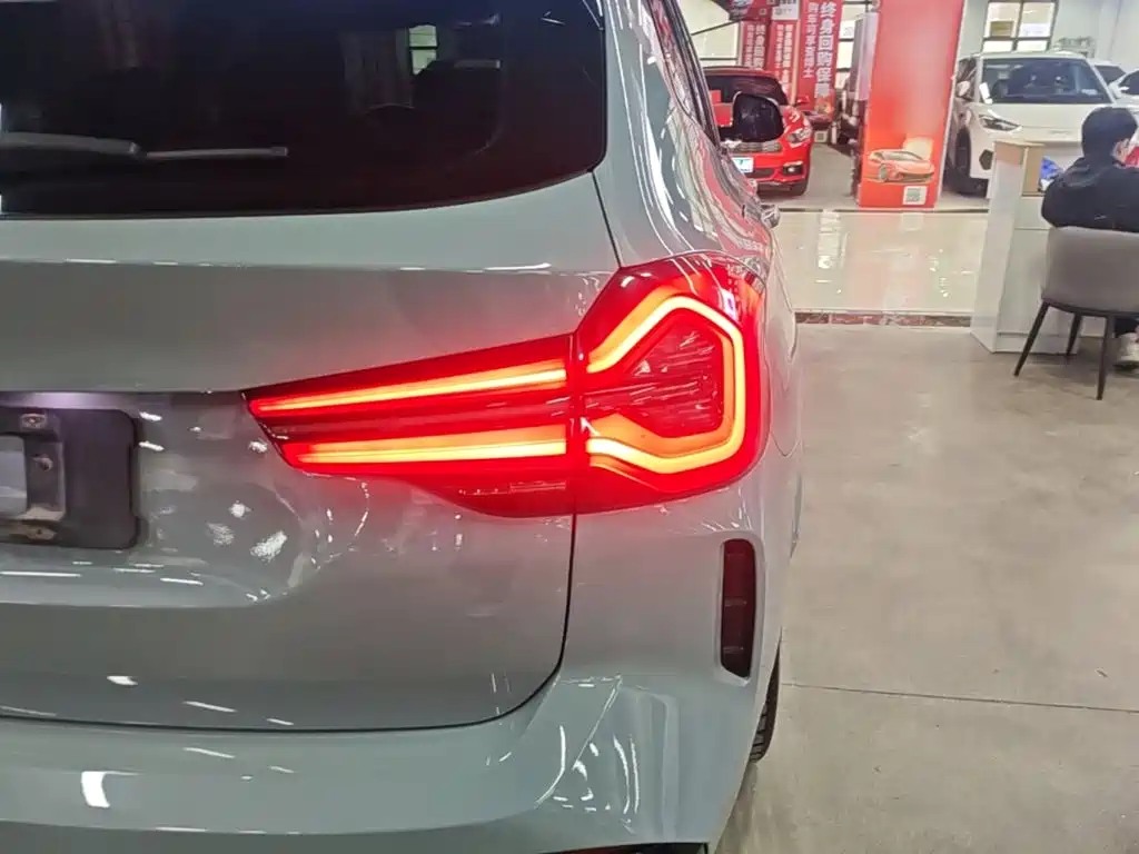 BMW iX3 — миниатюра 8