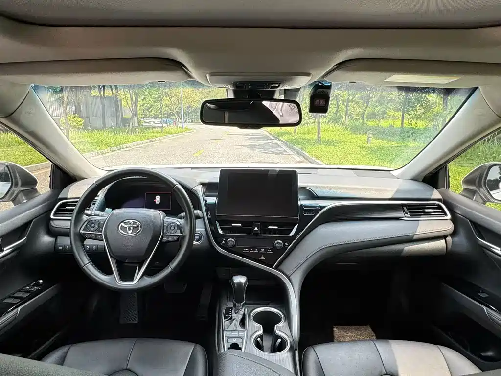 Toyota Camry — миниатюра 6