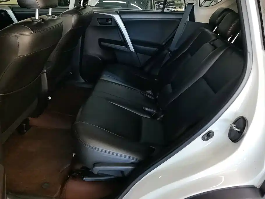 Toyota RAV4 — миниатюра 11