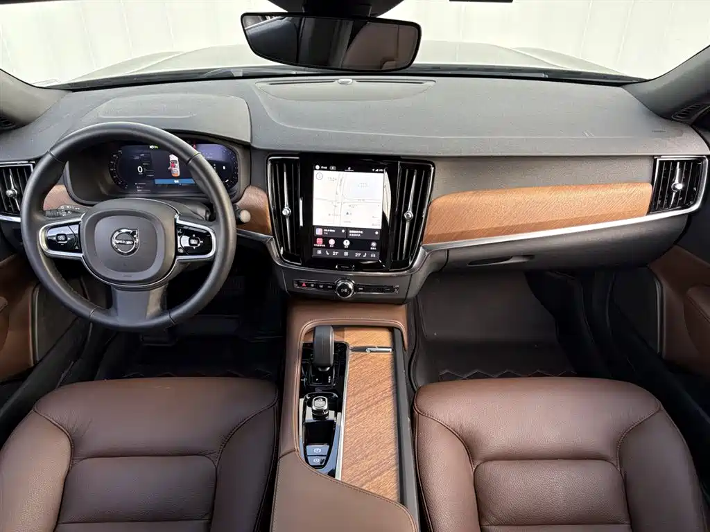 Volvo S90 2025 B5 Luxury