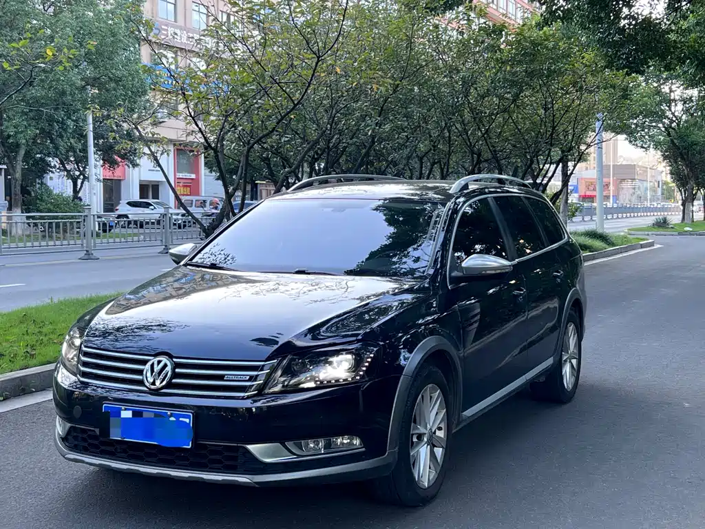 Volkswagen Magotan (Import) 2013