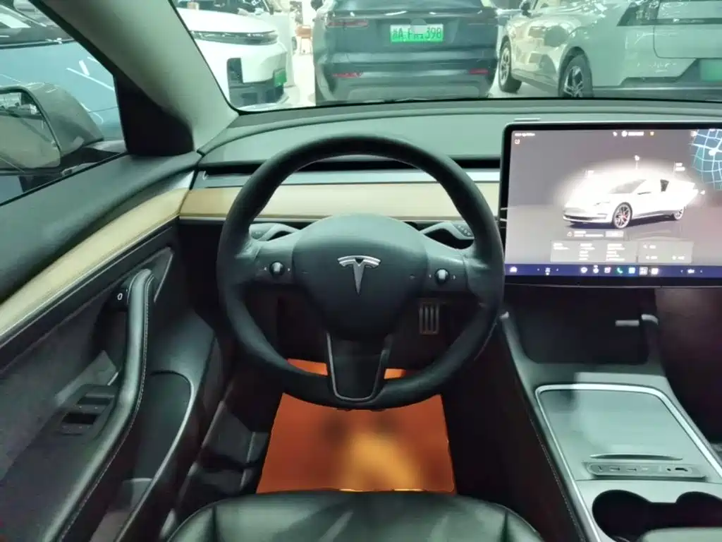 Tesla Model 3 — миниатюра 11