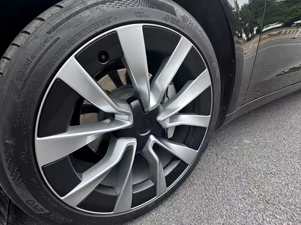 Tesla Model 3 — миниатюра 13
