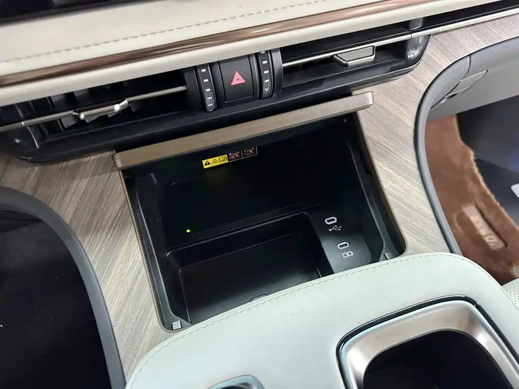 Lexus LM — миниатюра 21