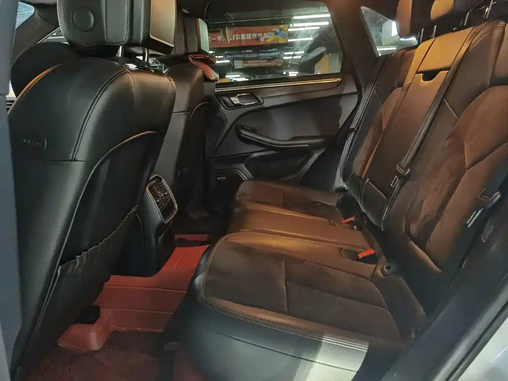 Porsche Macan — миниатюра 7