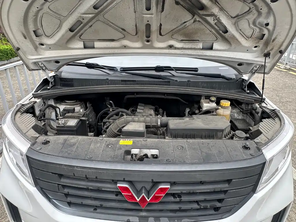 Wuling Hongguang Plus PLUS 2020 1.5L MT 5 мест