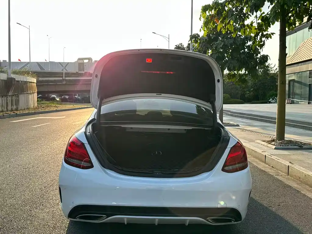 Mercedes-Benz C-Class — миниатюра 13