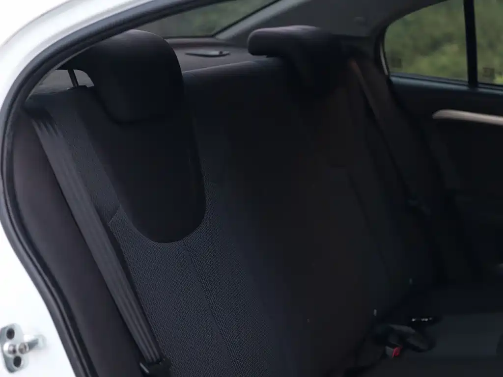 Roewe 350 — миниатюра 24