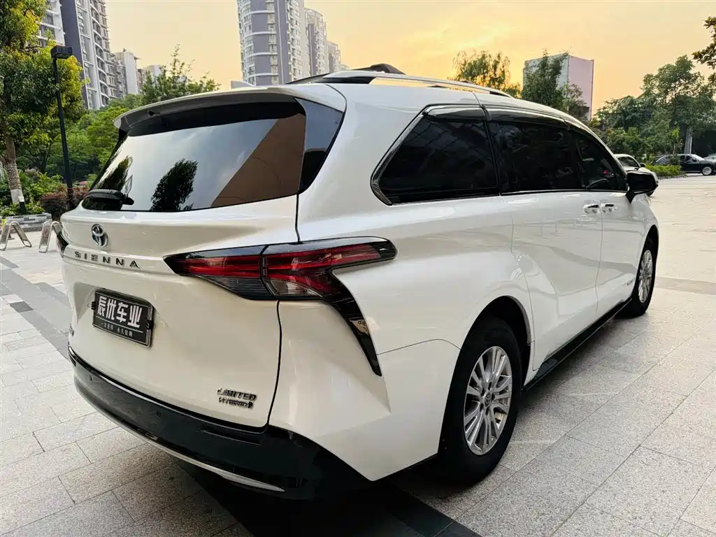 Toyota Sienna 2021 2.5L Luxury