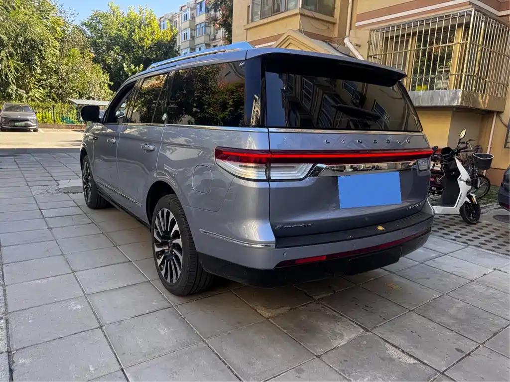 Lincoln Navigator — миниатюра 9