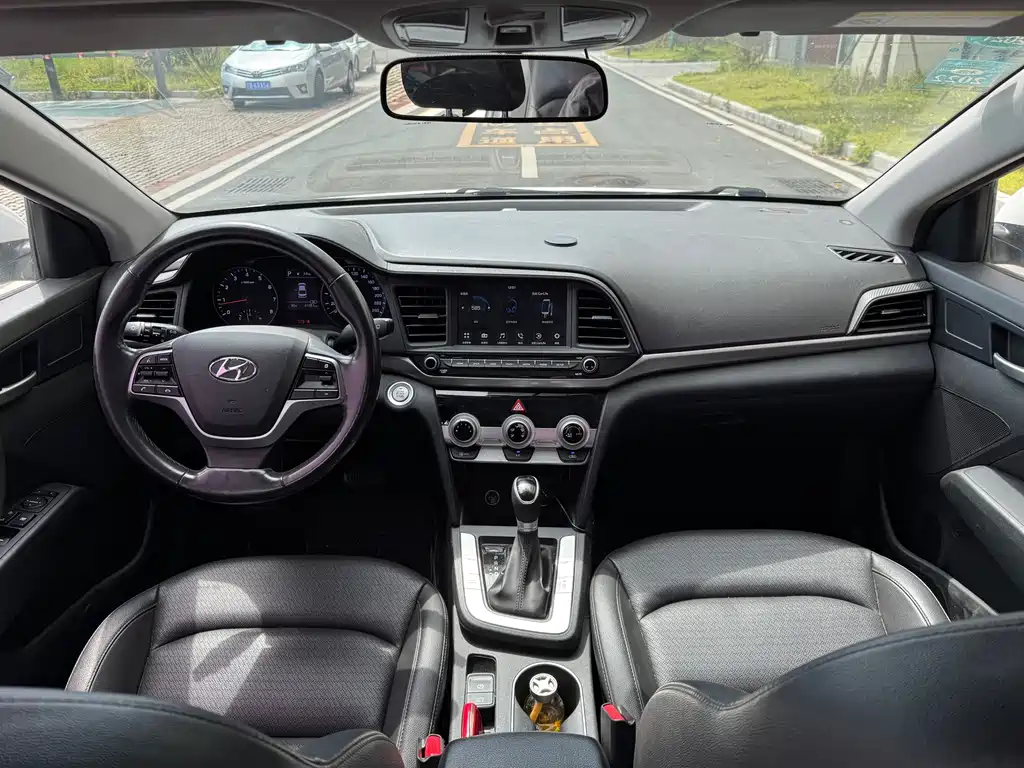 Hyundai Elantra — миниатюра 7
