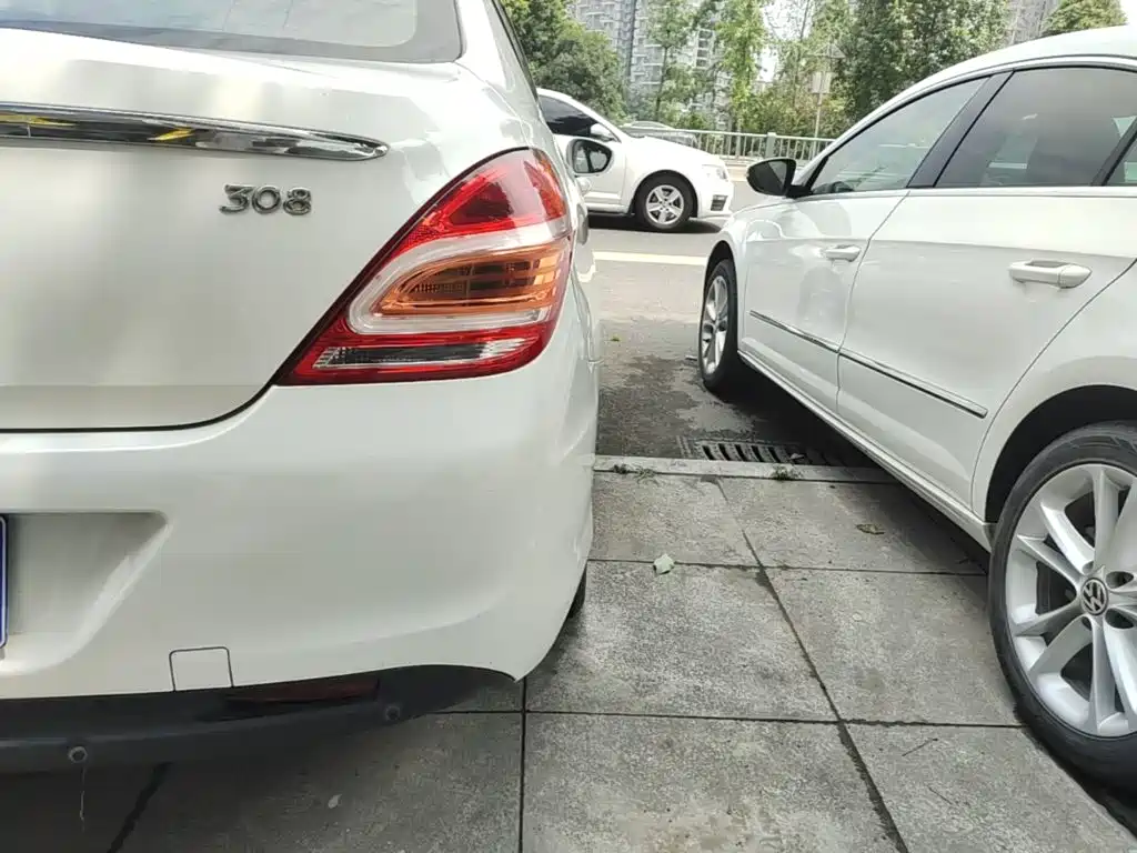 Peugeot 308 2014 1.6L MT