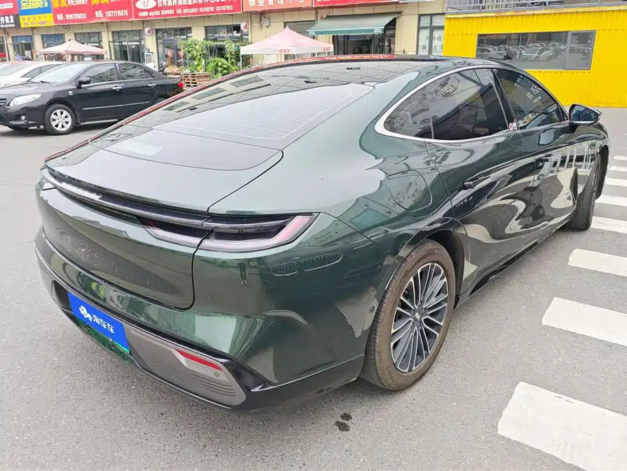 Geely Galaxy Galaxy 8 8 2025 130km EM-i Luxury
