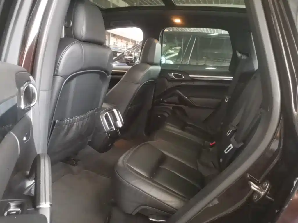 Porsche Cayenne — миниатюра 17