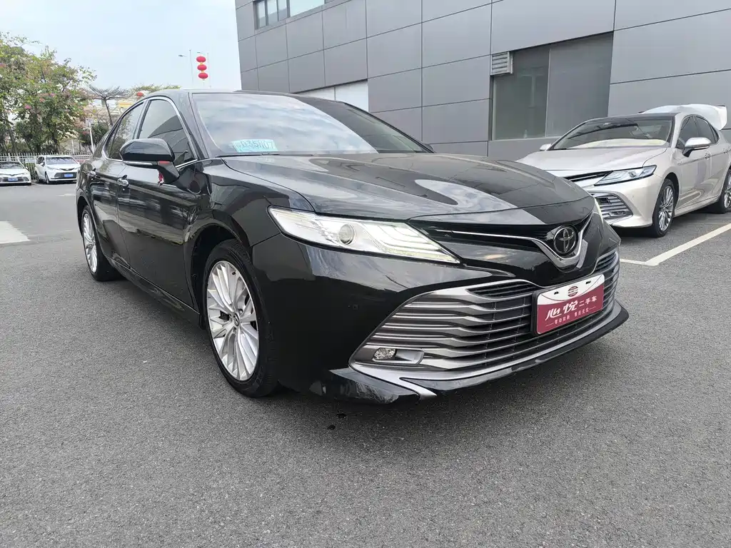 TOYOTA CAMRY