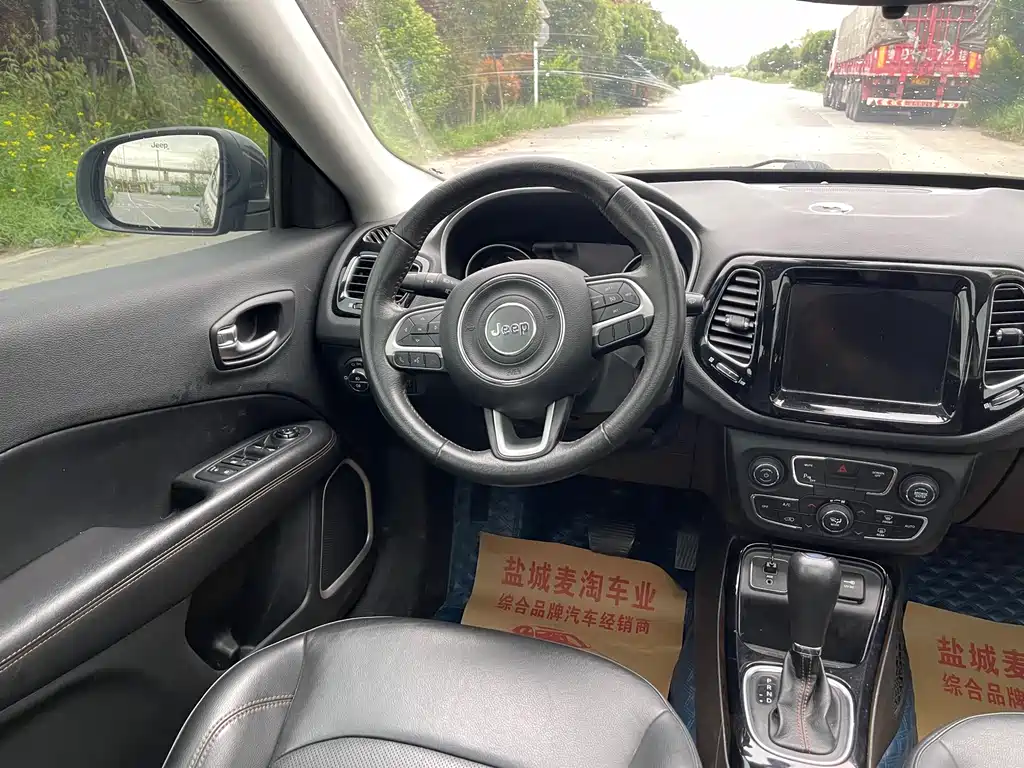 Jeep Compass - фото 15