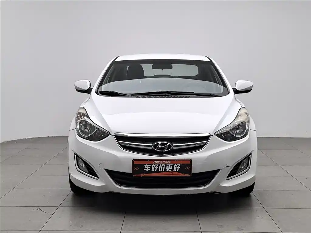 Hyundai Elantra 2015 1.6L MT Fashion