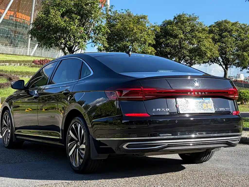 Volkswagen Passat 2022 330TSI Luxury